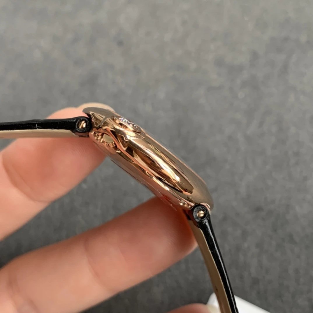 Cartier 最美的白气球 尺寸30mm 同步版本 白气球和蓝气球的区别是白气球它四字位有颗菱形钻石