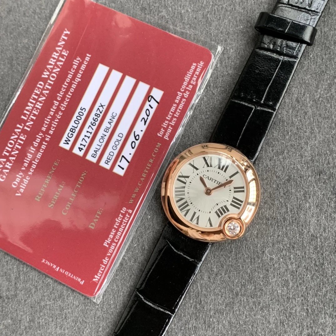 Cartier 最美的白气球 尺寸30mm 同步版本 白气球和蓝气球的区别是白气球它四字位有颗菱形钻石