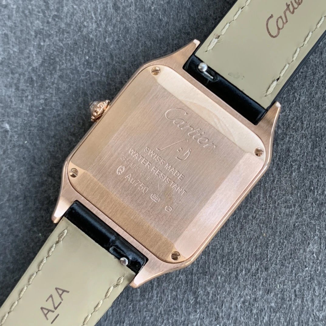 Cartier 卡D亚腕表在历史上拥有众多的辉煌成就 而其中尤以Santos-Dumont系列为传奇之最。2019年日内瓦表展推出