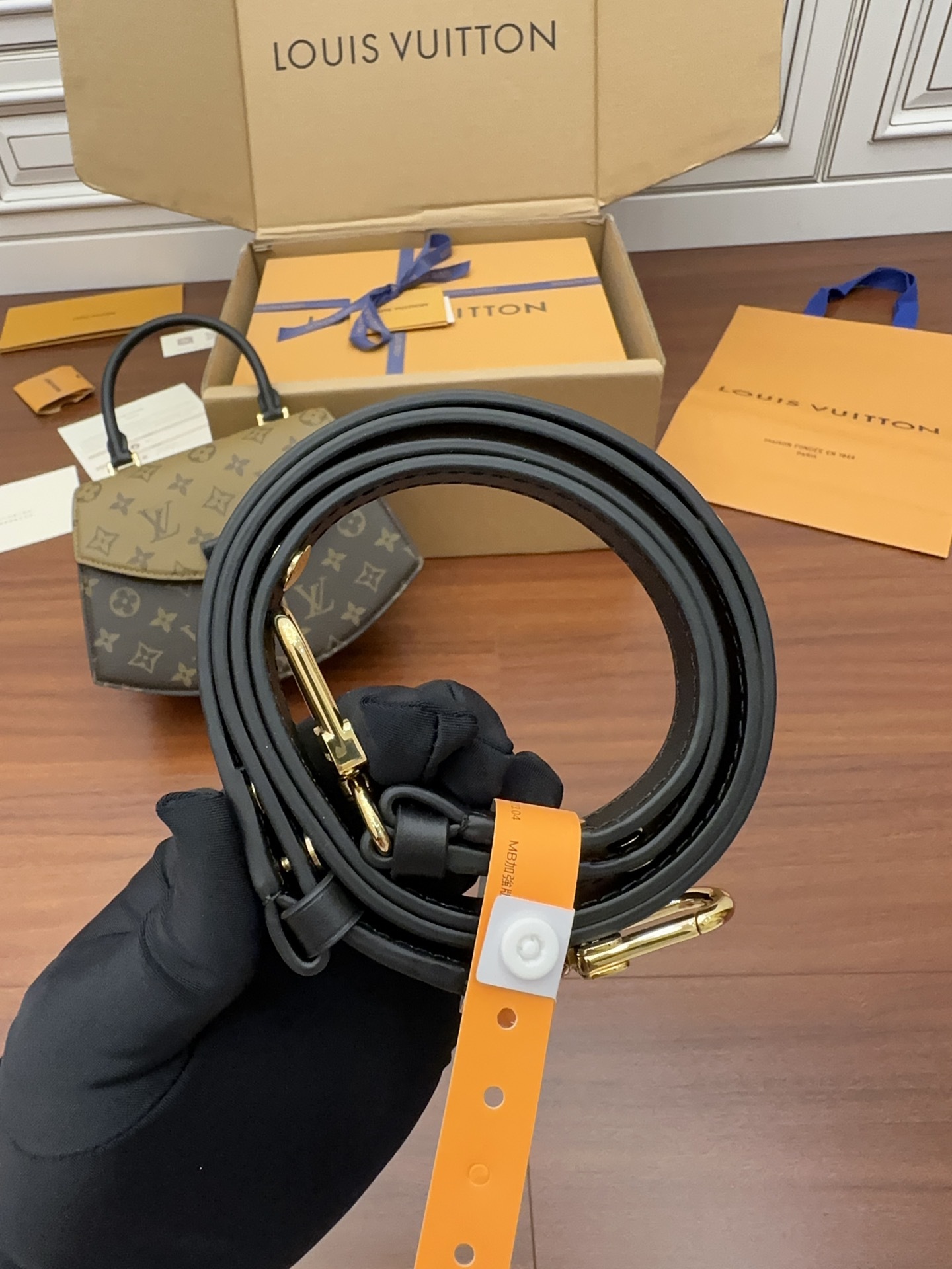 独家首发型号M46548特级加强版品质提升.专柜同步电子芯片内码礼品袋保护纸铜版电子标签合格证皮料是正品