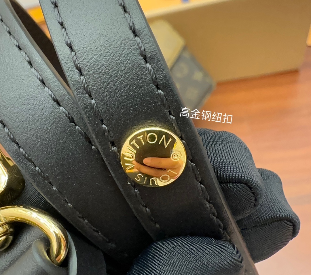 独家首发型号M46548特级加强版品质提升.专柜同步电子芯片内码礼品袋保护纸铜版电子标签合格证皮料是正品