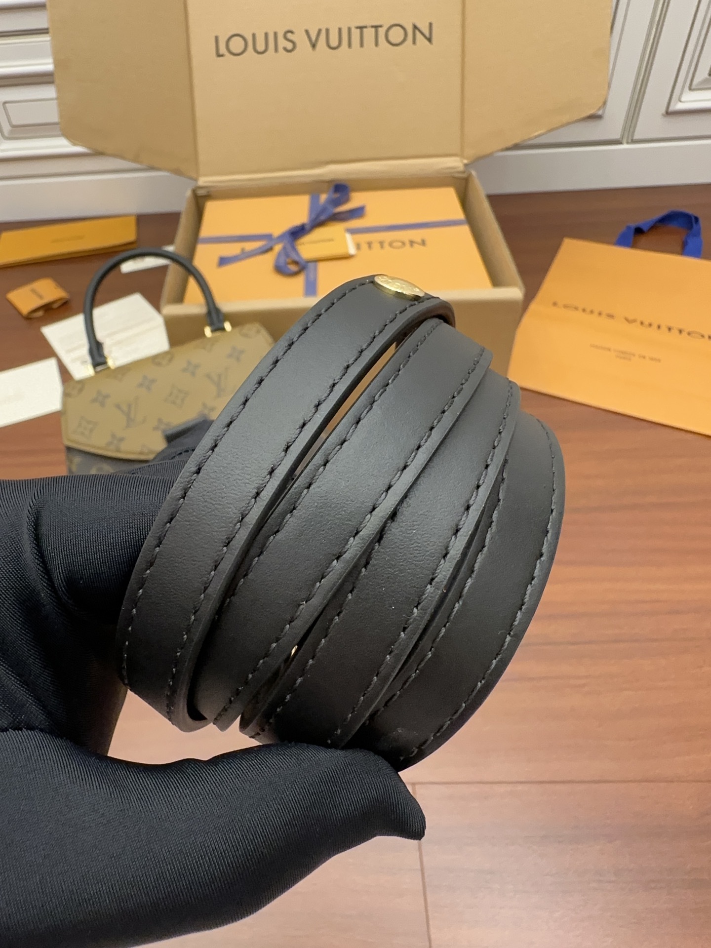 独家首发型号M46548特级加强版品质提升.专柜同步电子芯片内码礼品袋保护纸铜版电子标签合格证皮料是正品