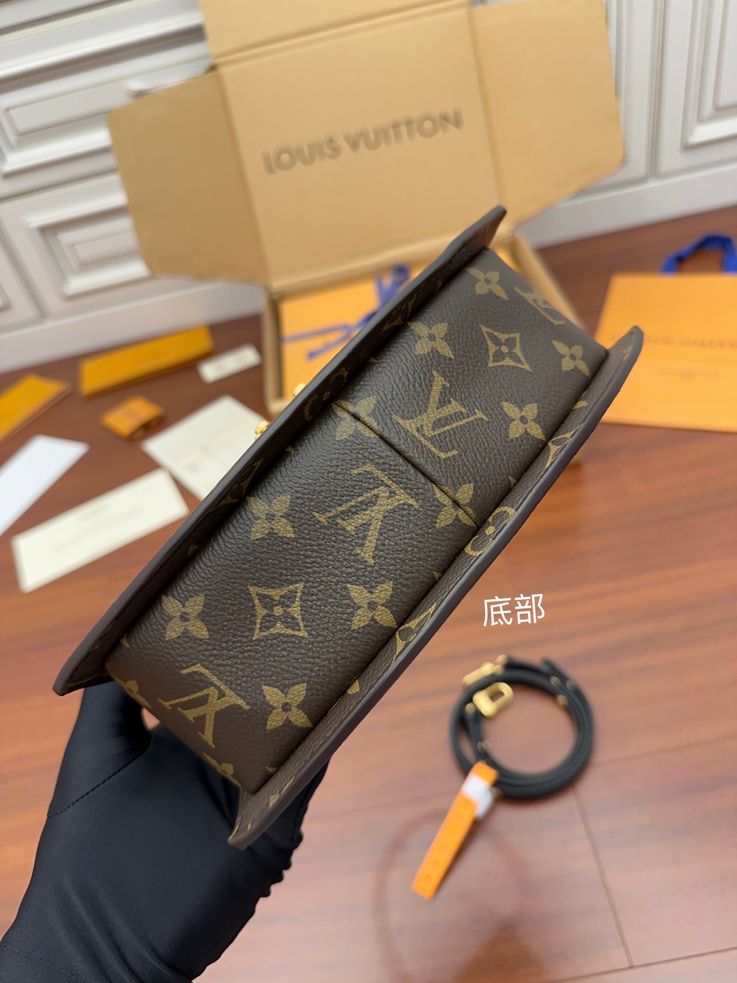 独家首发型号M46548特级加强版品质提升.专柜同步电子芯片内码礼品袋保护纸铜版电子标签合格证皮料是正品