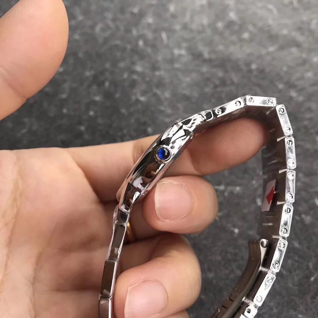 Cartier 卡地亚伦敦SOLO，有30mm和36mm两个尺寸