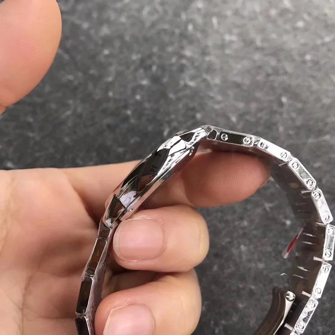 Cartier 卡地亚伦敦SOLO，有30mm和36mm两个尺寸