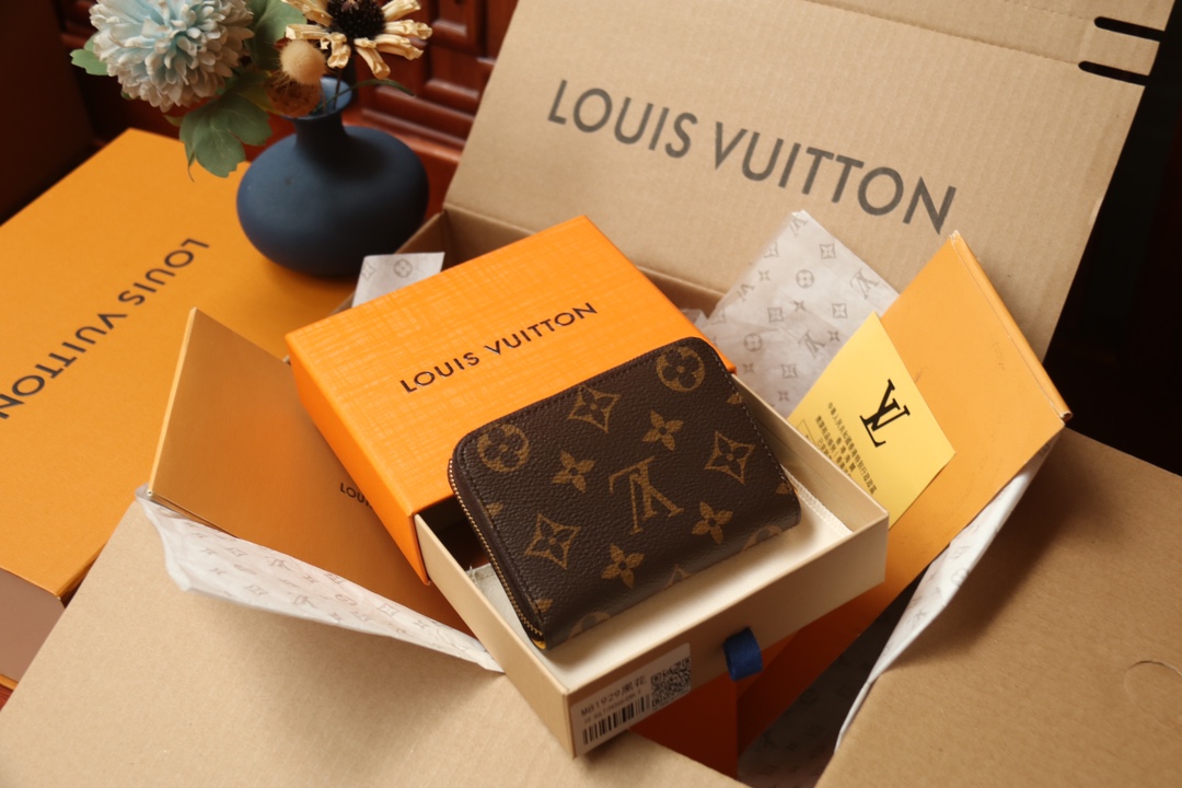 Louis Vuitton Vivienne Holidays 2022 系列推出限定款 Zippy 零钱包