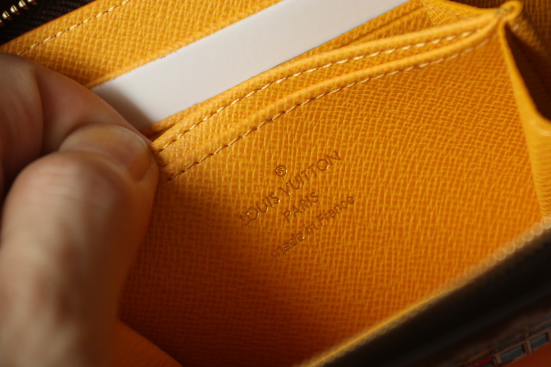 Louis Vuitton Vivienne Holidays 2022 系列推出限定款 Zippy 零钱包