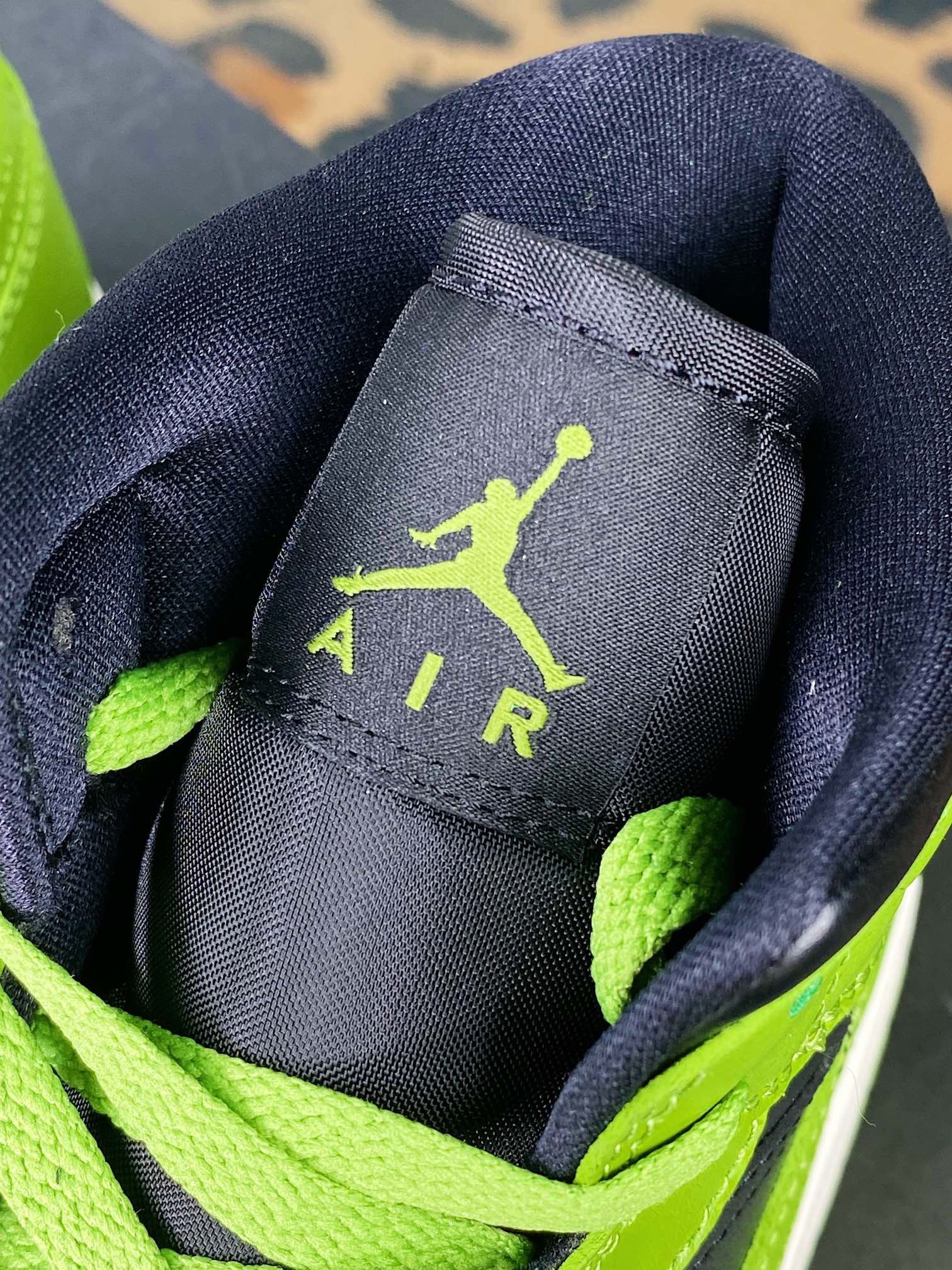 260 Wmns Air Jordan 1 Mid”Grey Sail”AJ1乔丹一代篮球鞋“黑绿”BQ6472-031