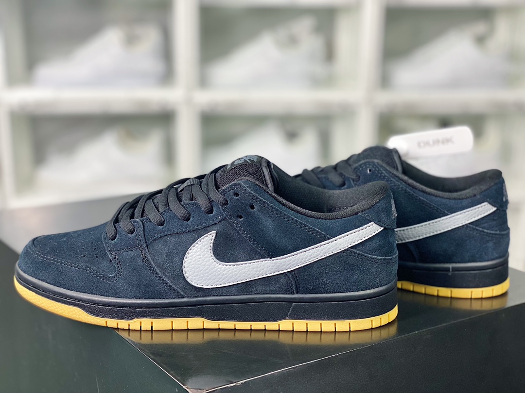 240 Nike SB Dunk Low”Black/Fog”扣篮系列低帮板鞋“黑生胶黑灰”BQ6817-010