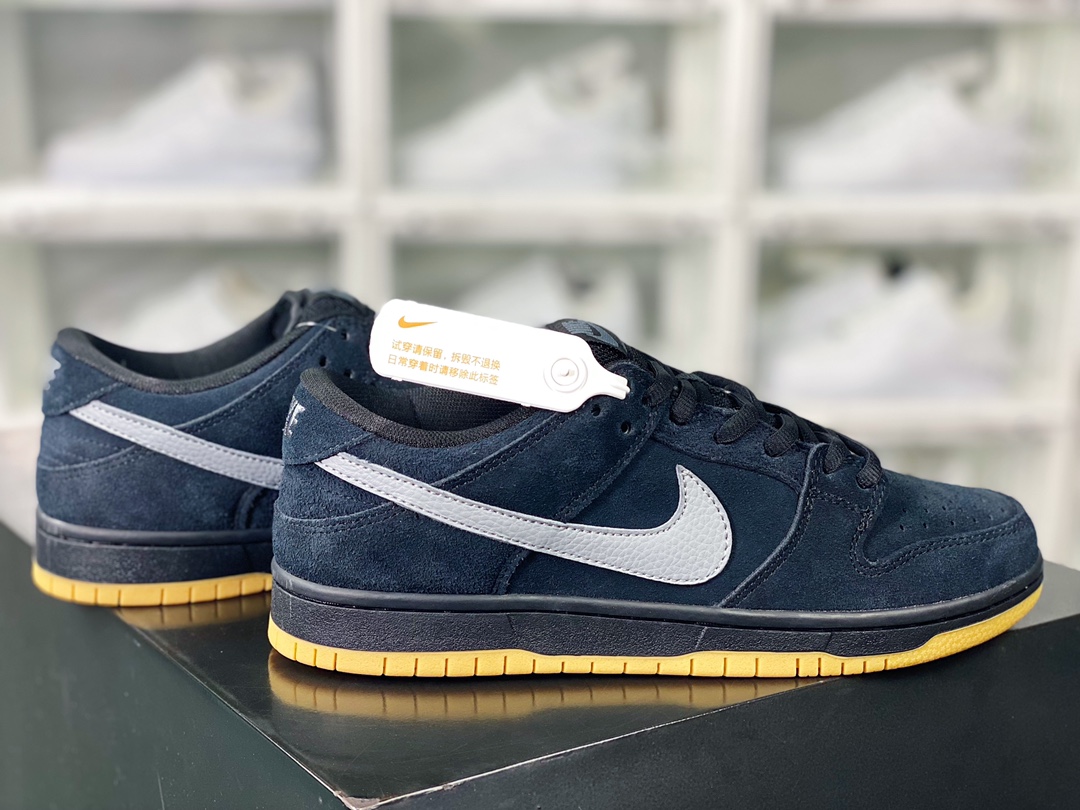 240 Nike SB Dunk Low”Black/Fog”扣篮系列低帮板鞋“黑生胶黑灰”BQ6817-010