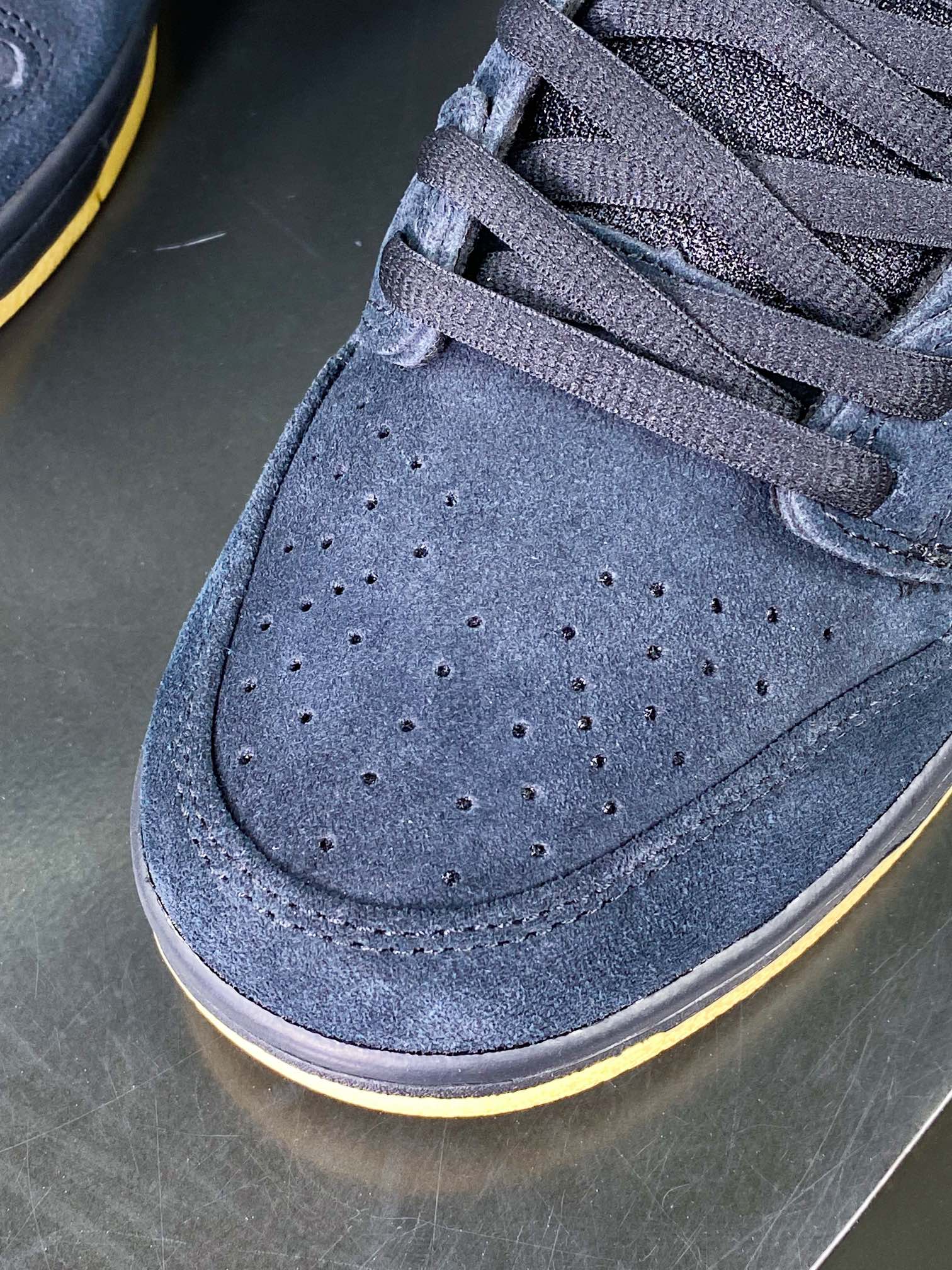 240 Nike SB Dunk Low”Black/Fog”扣篮系列低帮板鞋“黑生胶黑灰”BQ6817-010