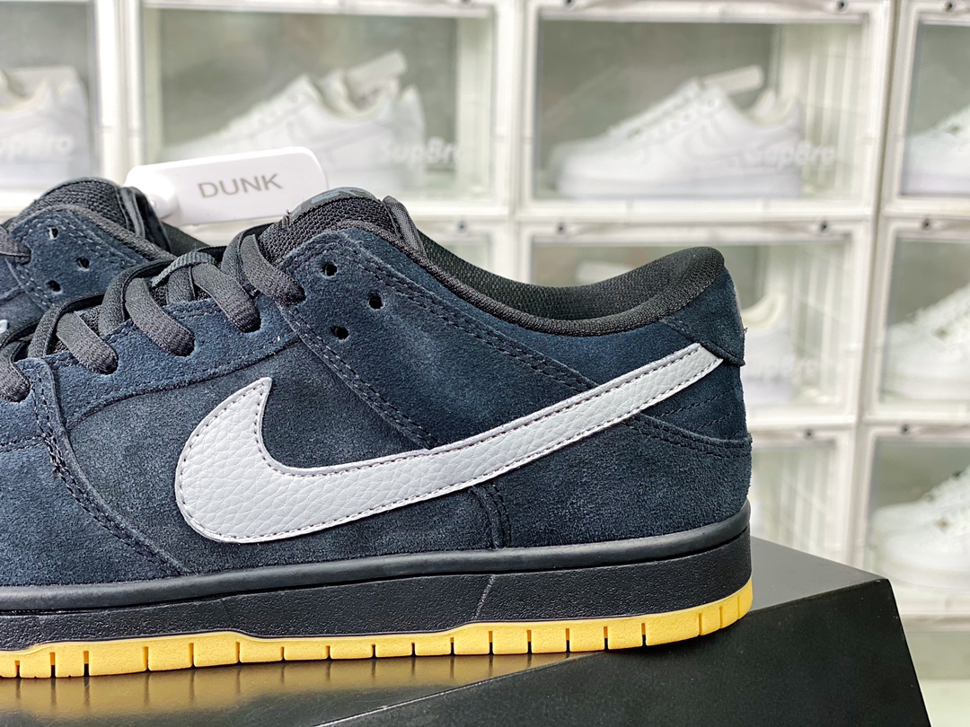 240 Nike SB Dunk Low”Black/Fog”扣篮系列低帮板鞋“黑生胶黑灰”BQ6817-010