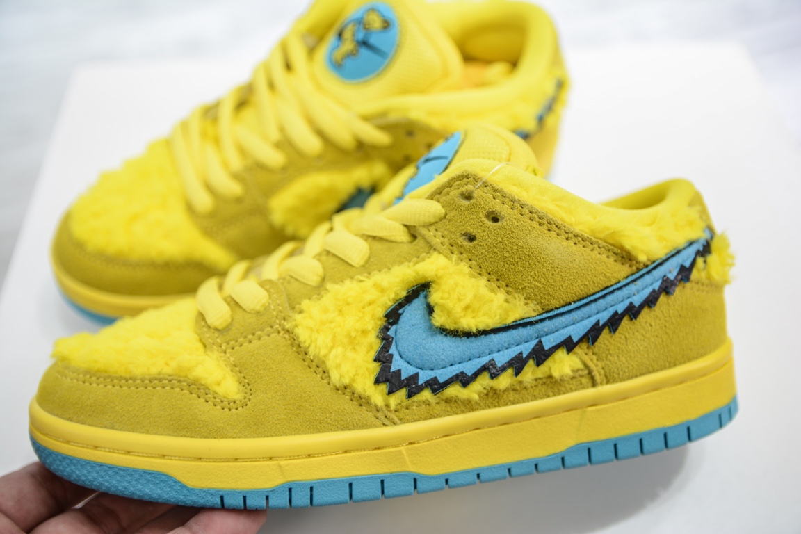 AY version shipped Grateful Dead x Nike SB Dunk Low yellow bear CJ5378-700