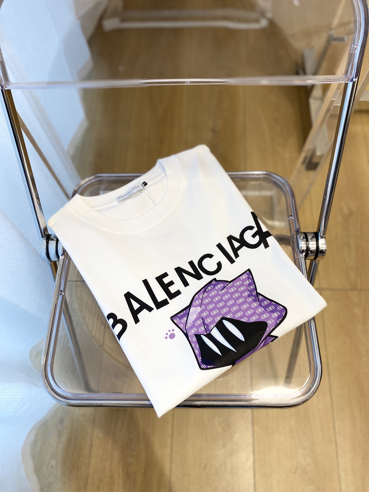 NO:120566,Balenciaga, 2025 new short-sleeved T-shirt, handsome and fashionable, top-grade printed letter pattern logo on the chest, simple and versatile style. Fabric cotton is not only crisp, maintains a fashionable silhouette, but also comfortable to wear, and the yarn is more delicate, S-2XL, balenciaga, T-shirt,tees, t-shirt,alexander wang19860909巴黎世家、2025新品短袖T恤,帅气时尚,胸前顶级印花字母图案logo,简约百搭款.面料棉 不仅挺括,保持潮流的廓形,又穿着舒适,纱织更细腻,码数S-2XL,,balenciaga,T-shirt,tees，t-shirt,alexander wang,Men's clothing