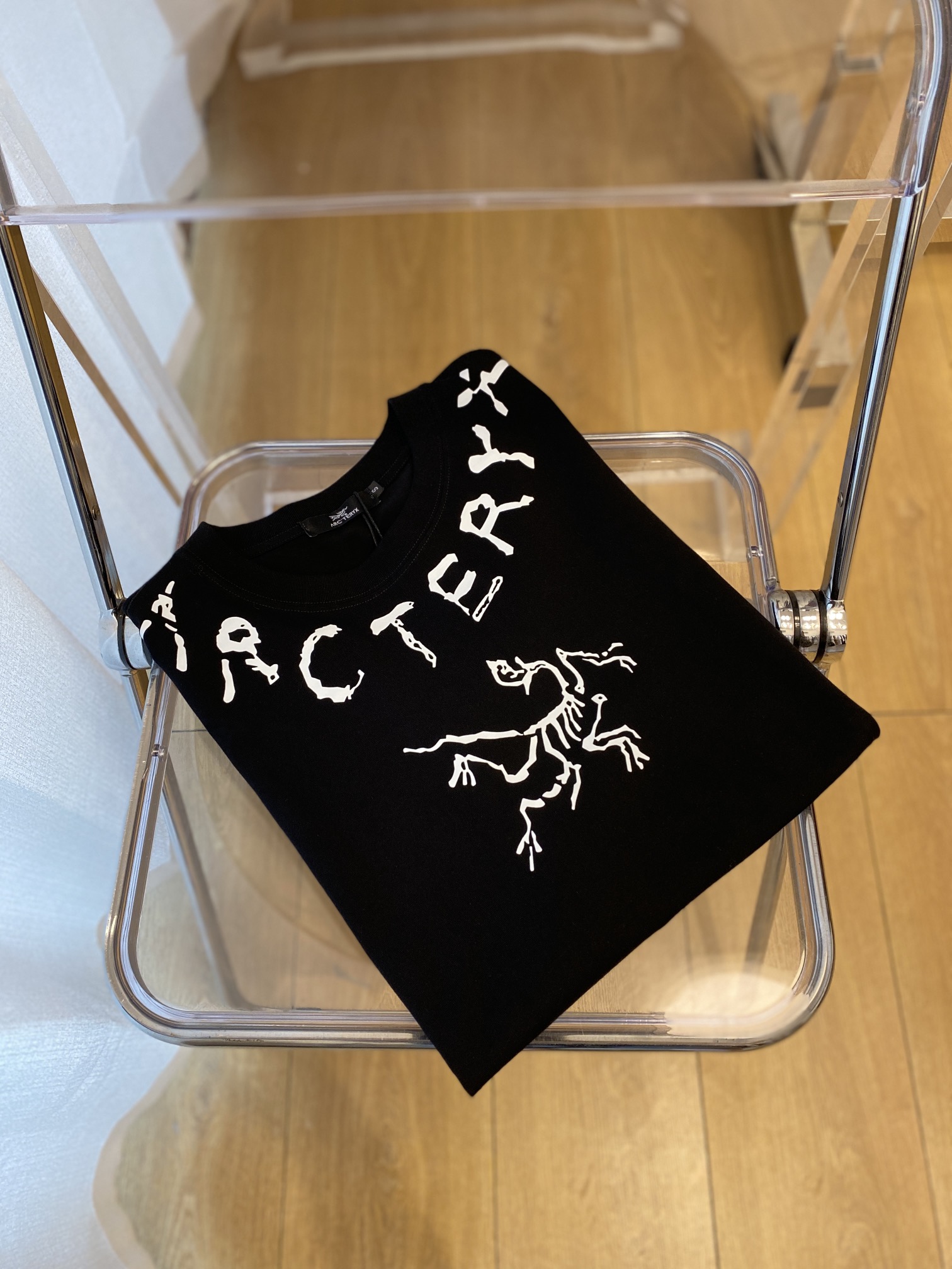 NO:120589,Archaeoptera Bird, 2025 new short-sleeved T-shirt, handsome and fashionable, top-grade printed letter pattern logo on the chest, simple and versatile style. Fabric cotton is not only crisp, maintains a fashionable silhouette, but also comfortable to wear, and the yarn is more delicate, S-XXL, arc'teryx, T-shirt, tees, t-shirt, alexander wang19860909始祖鸟、2025新品短袖T恤,帅气时尚,胸前顶级印花字母图案logo,简约百搭款.面料棉 不仅挺括,保持潮流的廓形,又穿着舒适,纱织更细腻,码数S-XXL,arc'teryx,T-shirt,tees，t-shirt,alexander wang,Men's clothing