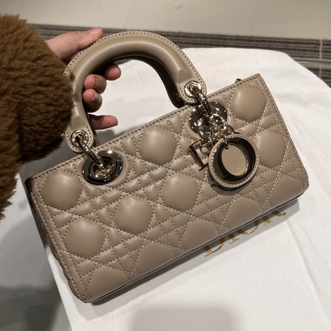 𝗗-𝗝𝗼𝘆 Pequeño 22cm color avellana