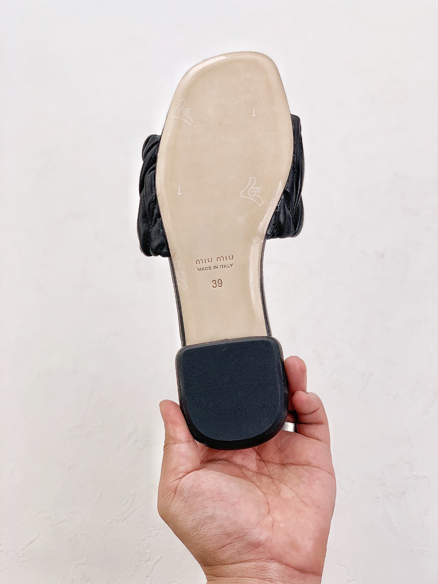 Introduction to MIUMIU summer item SNGG｜Pleated colorful flat slippers MiuMiu slippers