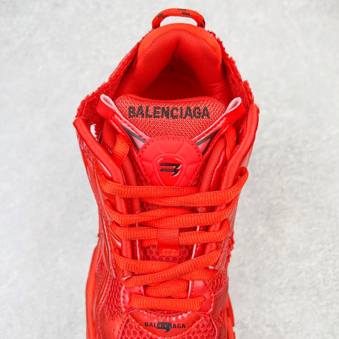 图片[5]-💰460 ＃VG零售版 BALENCIAGA Runner Sneaker 巴黎世家七代慢跑系列低帮复古野跑潮流运动鞋老爹鞋 尼龙和网布材质 磨损效果 鞋头边缘印有尺码 背面浮印尺码 外侧印有跑者徽标 鞋舌刺绣 Balenciaga 品牌标识 鞋跟背面 Balenciaga品牌标识 材质采用65%聚氨酯、35%聚酯纤维 全新 Runner 鞋型轮廓借鉴于 2000 年初的复古线条 搭载大网眼面料制成鞋面基础，由粉色、白色尼龍与橡胶质地覆盖鞋面诠释线条感 当中透过几道手缝线与折损痕更是精准的掌握历经时间淬炼的破旧痕迹 延续其手法至鞋领、鞋跟、鞋带、中底等部分均饰有破损及脏污之貌 尤其是鞋领处与鞋带孔眼条更是采用不规则做旧技术将内容物泡棉随机露出 尺码：35 36 37 38 39 40 41 42 43 44 45 46 编码：by5936030-运动鞋