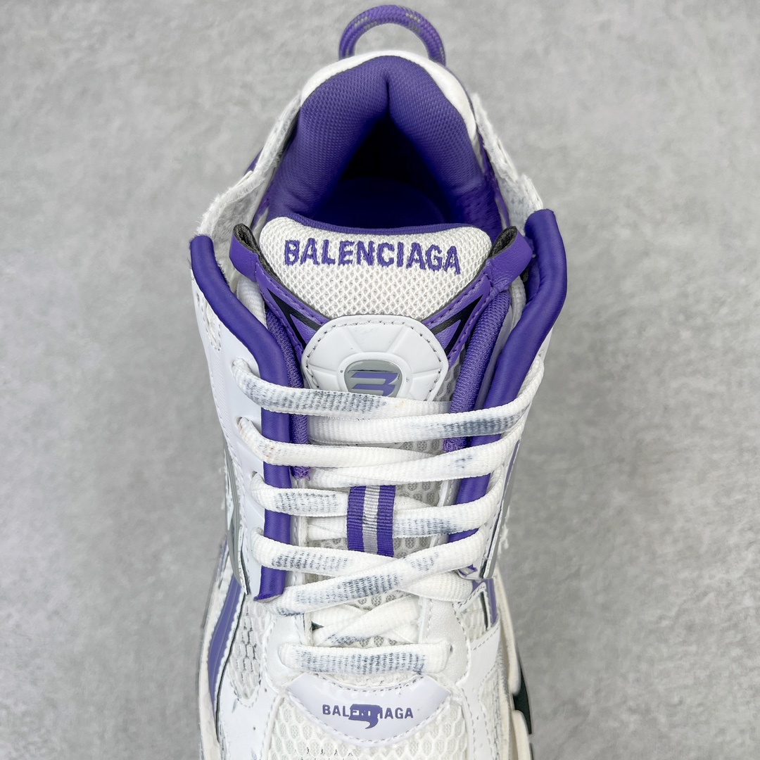 图片[5]-💰460 ＃VG零售版 BALENCIAGA Runner Sneaker 巴黎世家七代慢跑系列低帮复古野跑潮流运动鞋老爹鞋 尼龙和网布材质 磨损效果 鞋头边缘印有尺码 背面浮印尺码 外侧印有跑者徽标 鞋舌刺绣 Balenciaga 品牌标识 鞋跟背面 Balenciaga品牌标识 材质采用65%聚氨酯、35%聚酯纤维 全新 Runner 鞋型轮廓借鉴于 2000 年初的复古线条 搭载大网眼面料制成鞋面基础，由粉色、白色尼龍与橡胶质地覆盖鞋面诠释线条感 当中透过几道手缝线与折损痕更是精准的掌握历经时间淬炼的破旧痕迹 延续其手法至鞋领、鞋跟、鞋带、中底等部分均饰有破损及脏污之貌 尤其是鞋领处与鞋带孔眼条更是采用不规则做旧技术将内容物泡棉随机露出 尺码：35 36 37 38 39 40 41 42 43 44 45 46 编码：by5936030-运动鞋