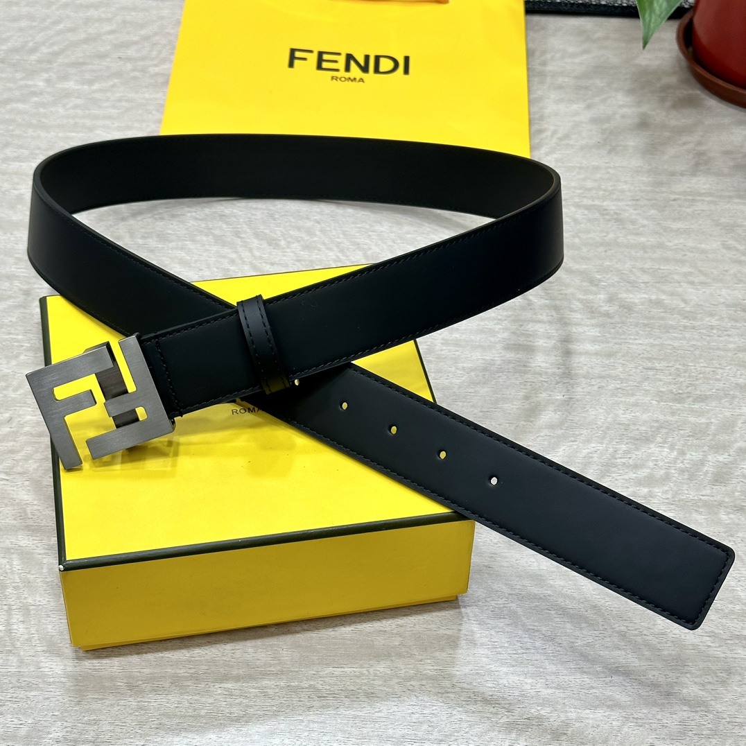 FENDl/芬迪专柜同款宽40MM双面原版小牛皮搭配单钌钯电镀扣完美的手感.油边出众的设计.风格高贵奢华