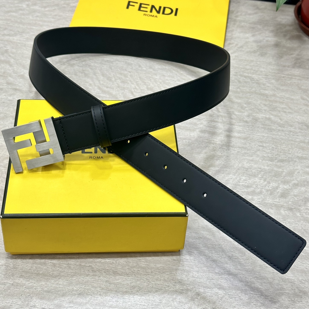 FENDl/芬迪专柜同款宽40MM双面原版小牛皮搭配单钌钯电镀扣完美的手感.油边出众的设计.风格高贵奢华