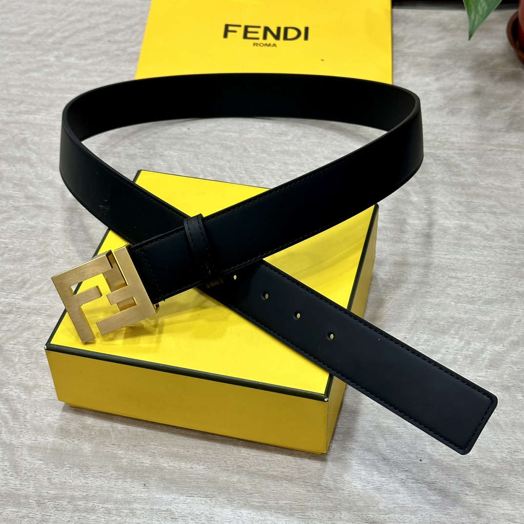 FENDl/芬迪专柜同款宽40MM双面原版小牛皮搭配单钌钯电镀扣完美的手感.油边出众的设计.风格高贵奢华