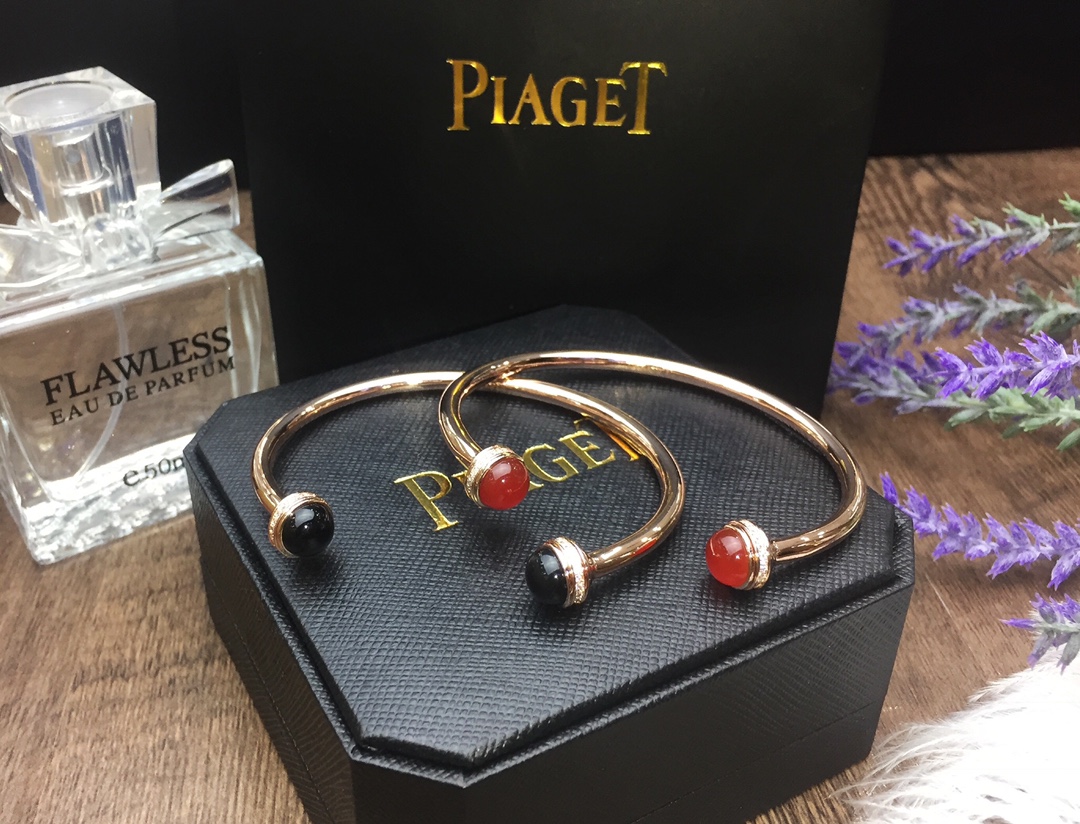 “Count Ossession’s Dynamic Rose Gold Bracelet with Colorful Jewels” - 图片 8