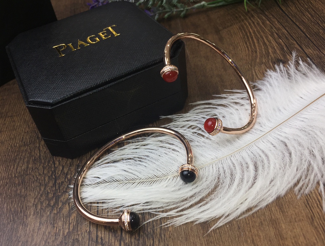 “Count Ossession’s Dynamic Rose Gold Bracelet with Colorful Jewels” - 图片 2