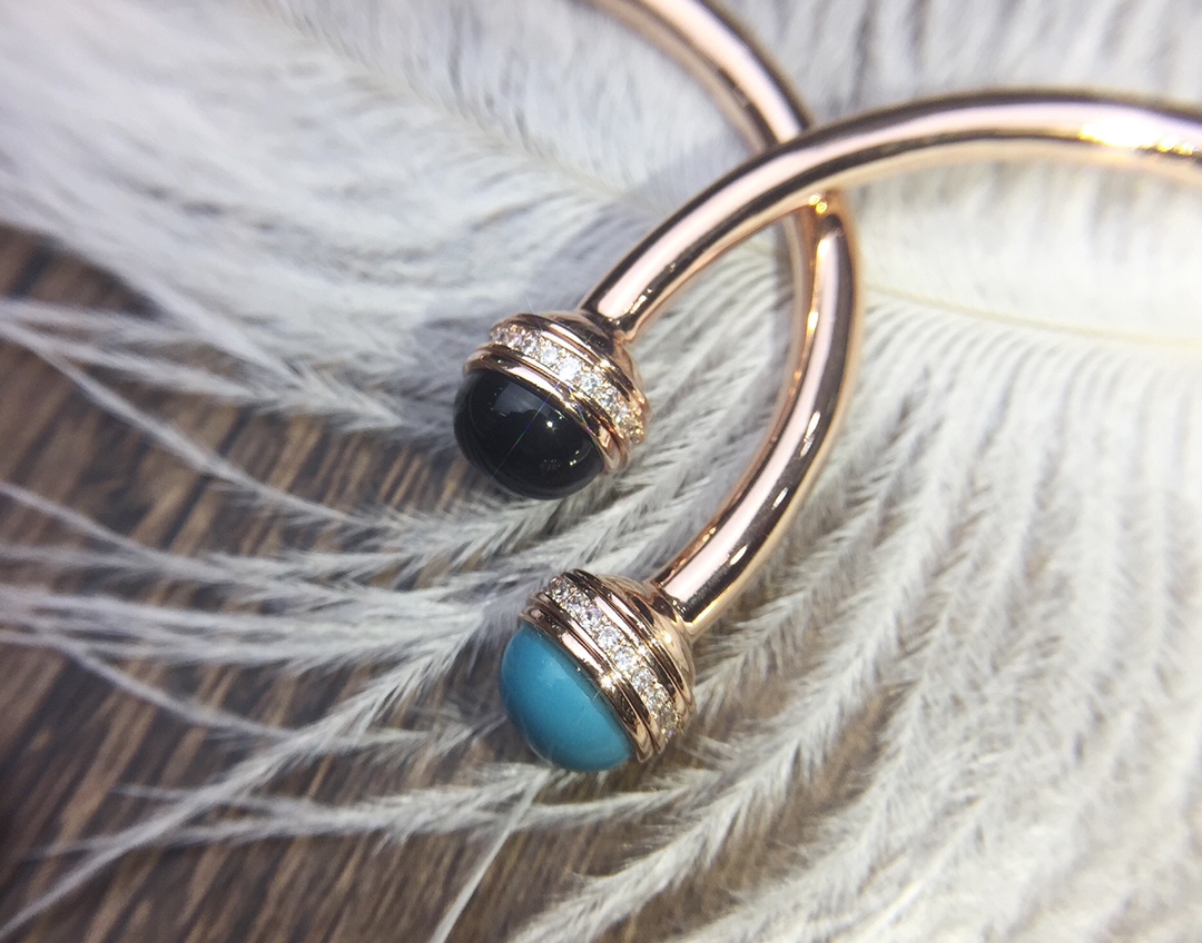 “Count Ossession’s Dynamic Rose Gold Bracelet with Colorful Jewels” - 图片 4