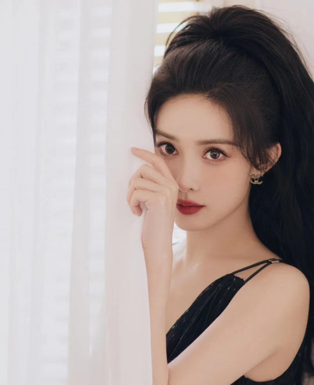 Chanel 卖疯了小香官网主推 精工版小香 最新 Chanel 光面字母耳钉耳环 字母新款