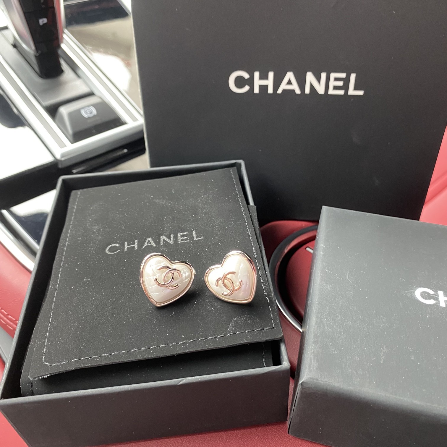Elegantes Aretes Chanel con Diseño de Corazón y Doble C 3 a1684417931061 4245
