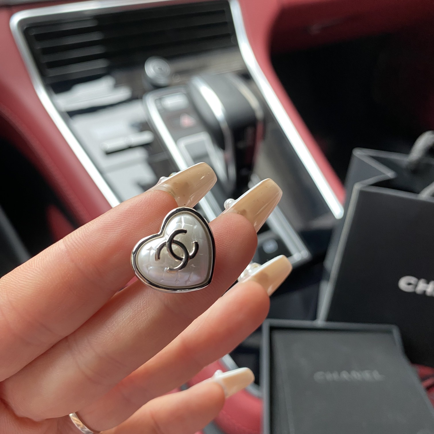 Elegantes Aretes Chanel con Diseño de Corazón y Doble C 7 a1684417931626 3142