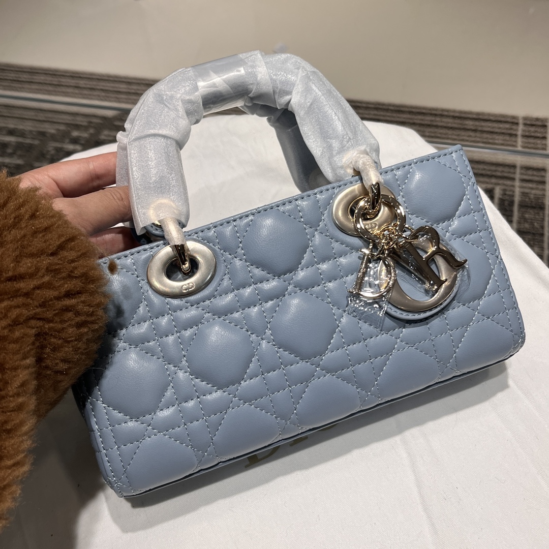 𝗗-𝗝𝗼𝘆 tamaño pequeño 22cm azul