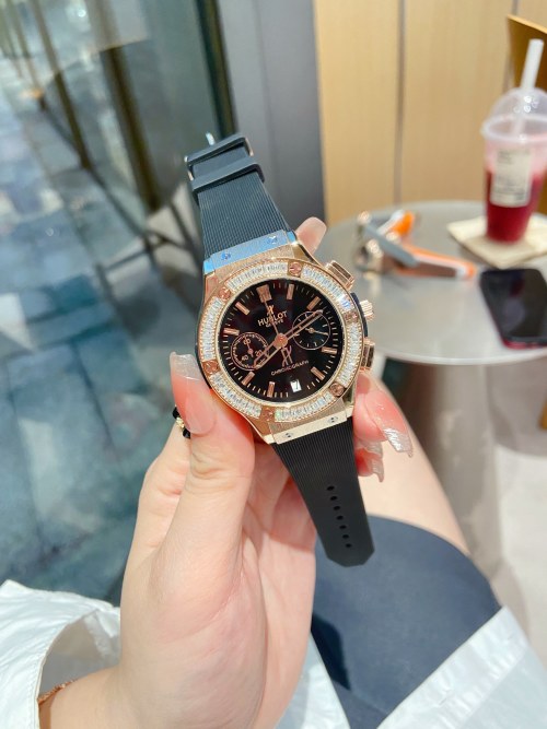 Hublot Quartz Watch with Diamond Bezel & Rubber Strap - 35mm 1 Hublot Quartz Watch with Diamond Bezel & Rubber Strap - 35mm