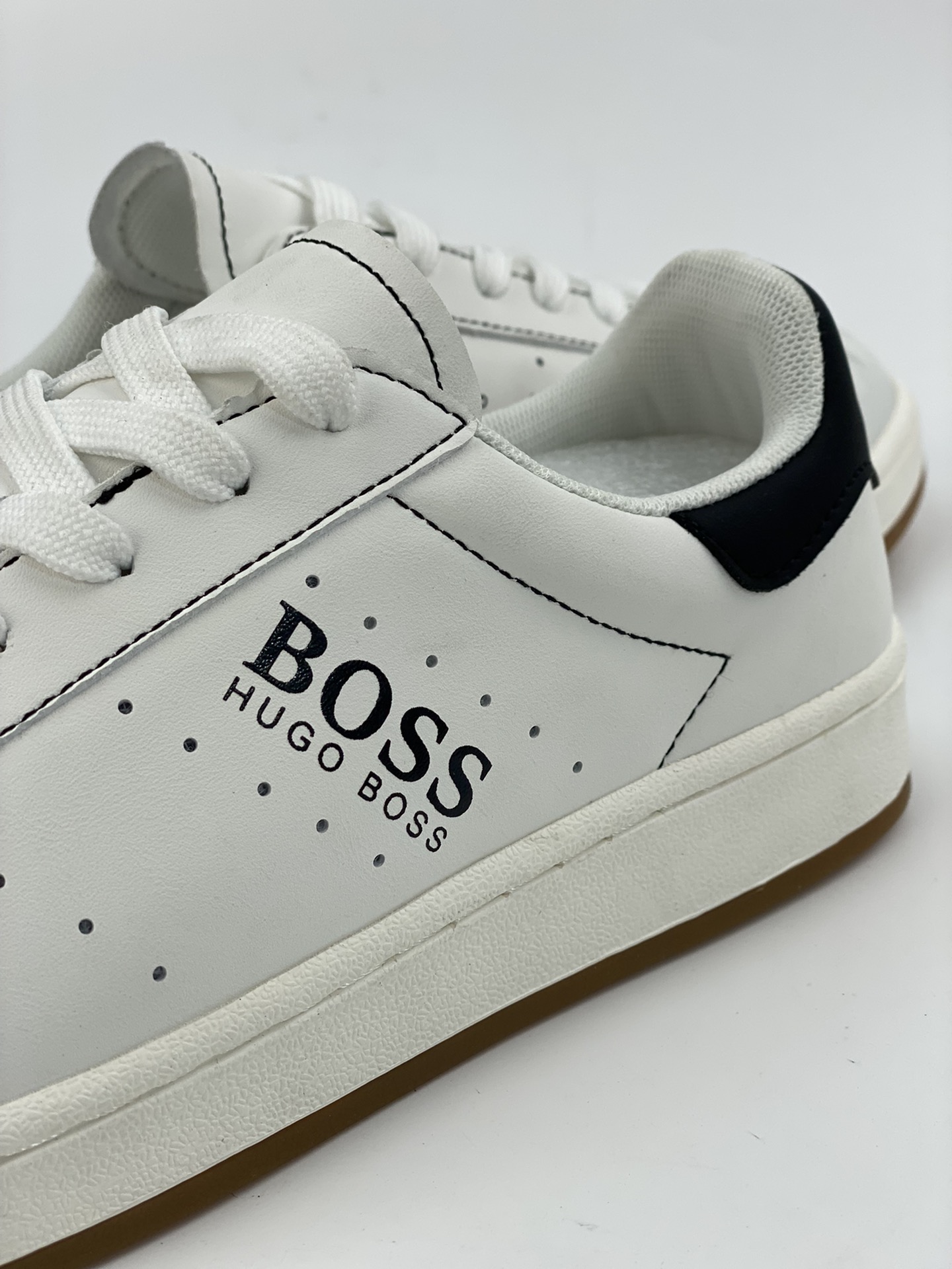 BOSS - Hugo Boss German high-end brand counter synchronized new models