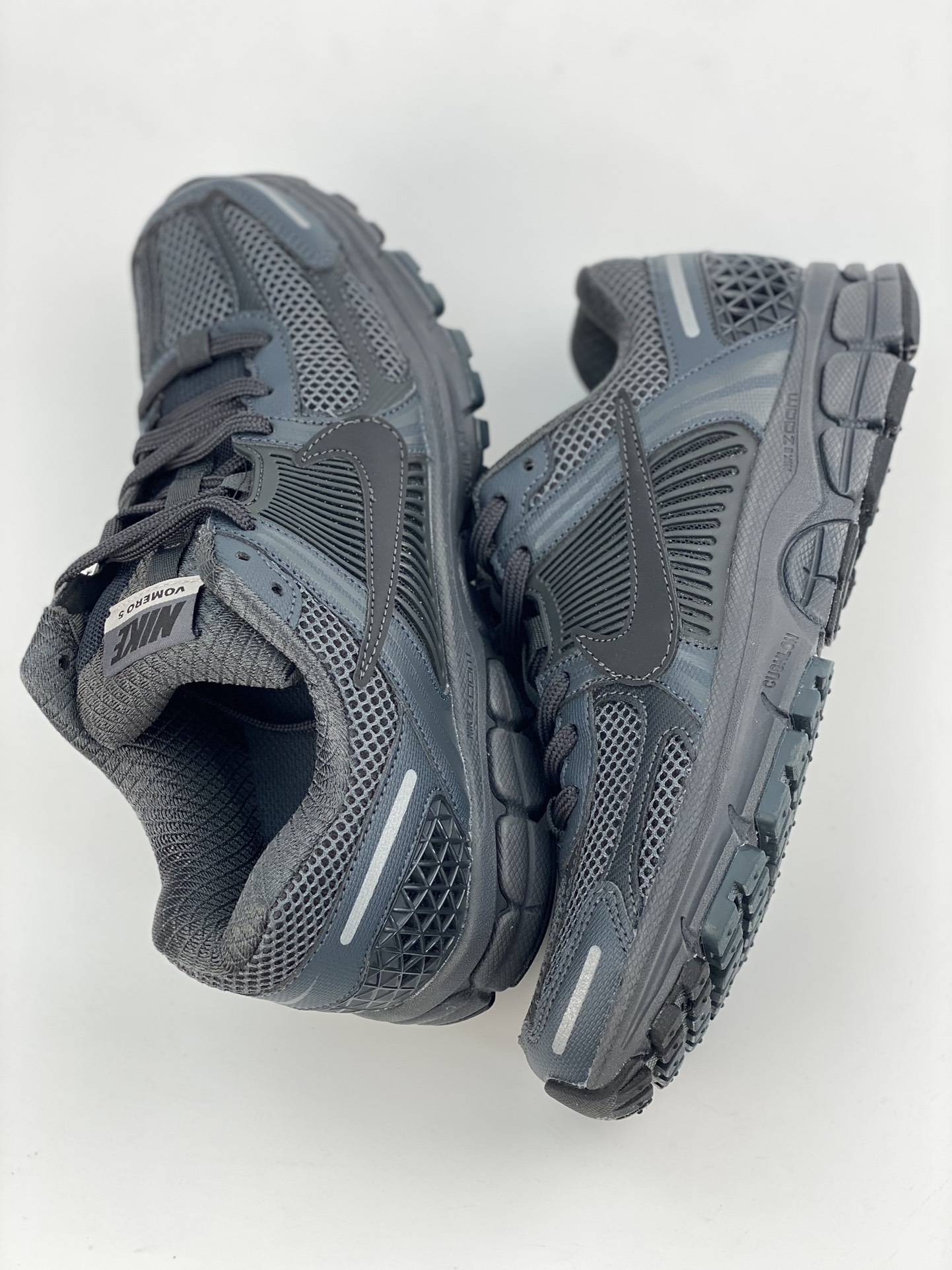 180 NIKE ZOOM Vomero 5 SP 复古风潮网面透气运动鞋  BV1358-002
