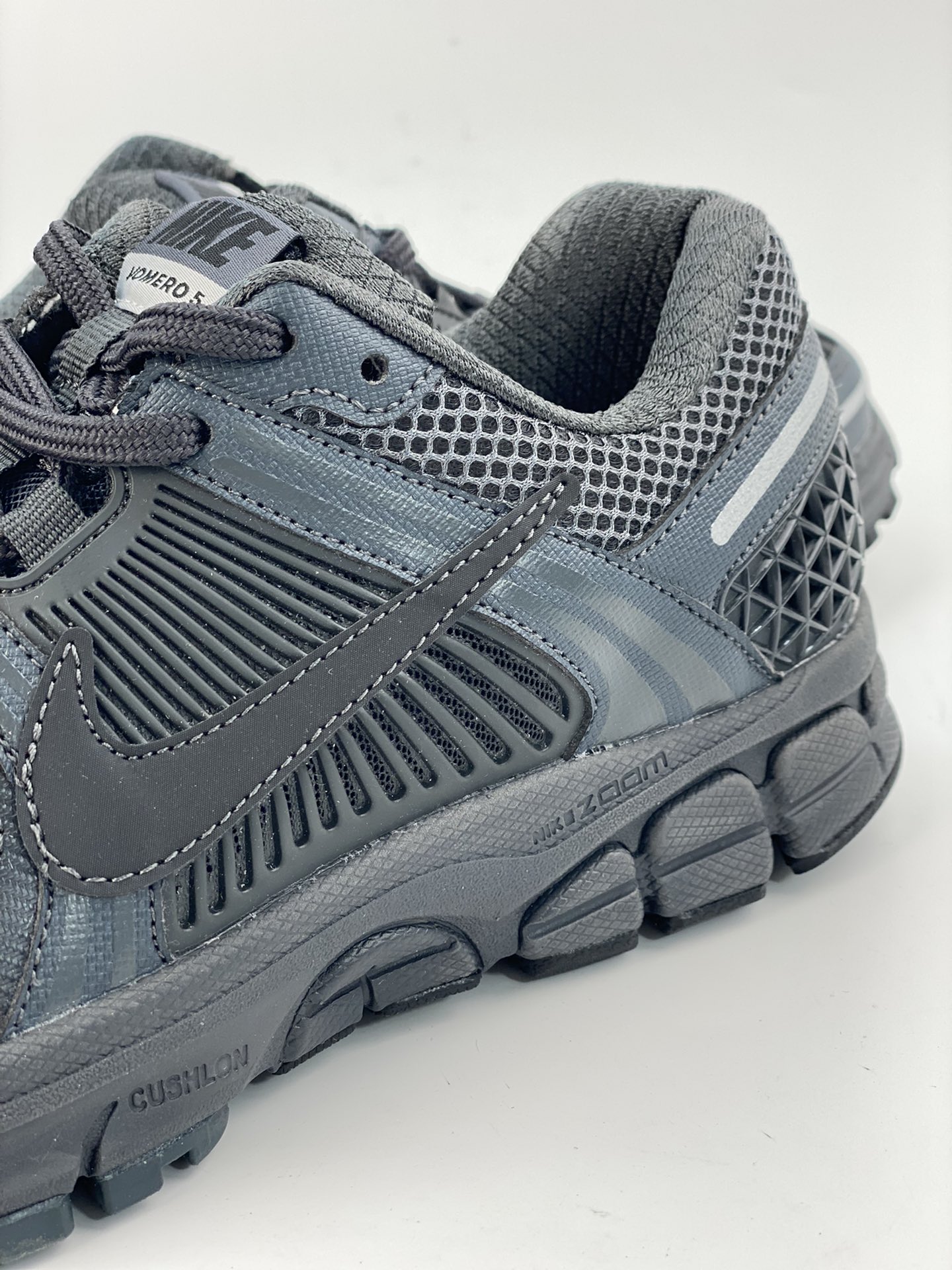 180 NIKE ZOOM Vomero 5 SP 复古风潮网面透气运动鞋  BV1358-002