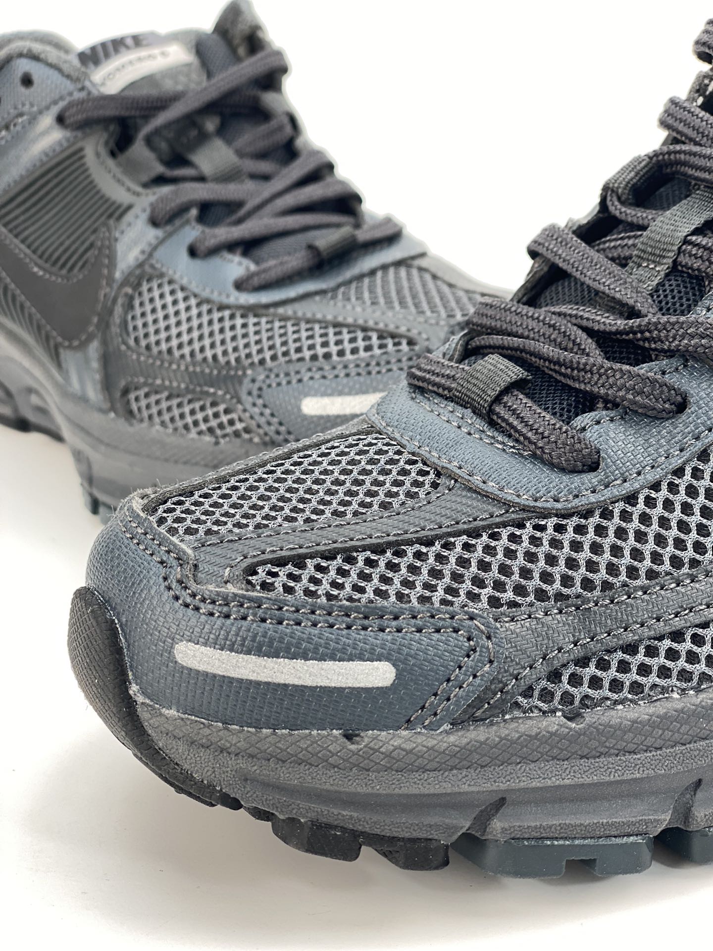 180 NIKE ZOOM Vomero 5 SP 复古风潮网面透气运动鞋  BV1358-002