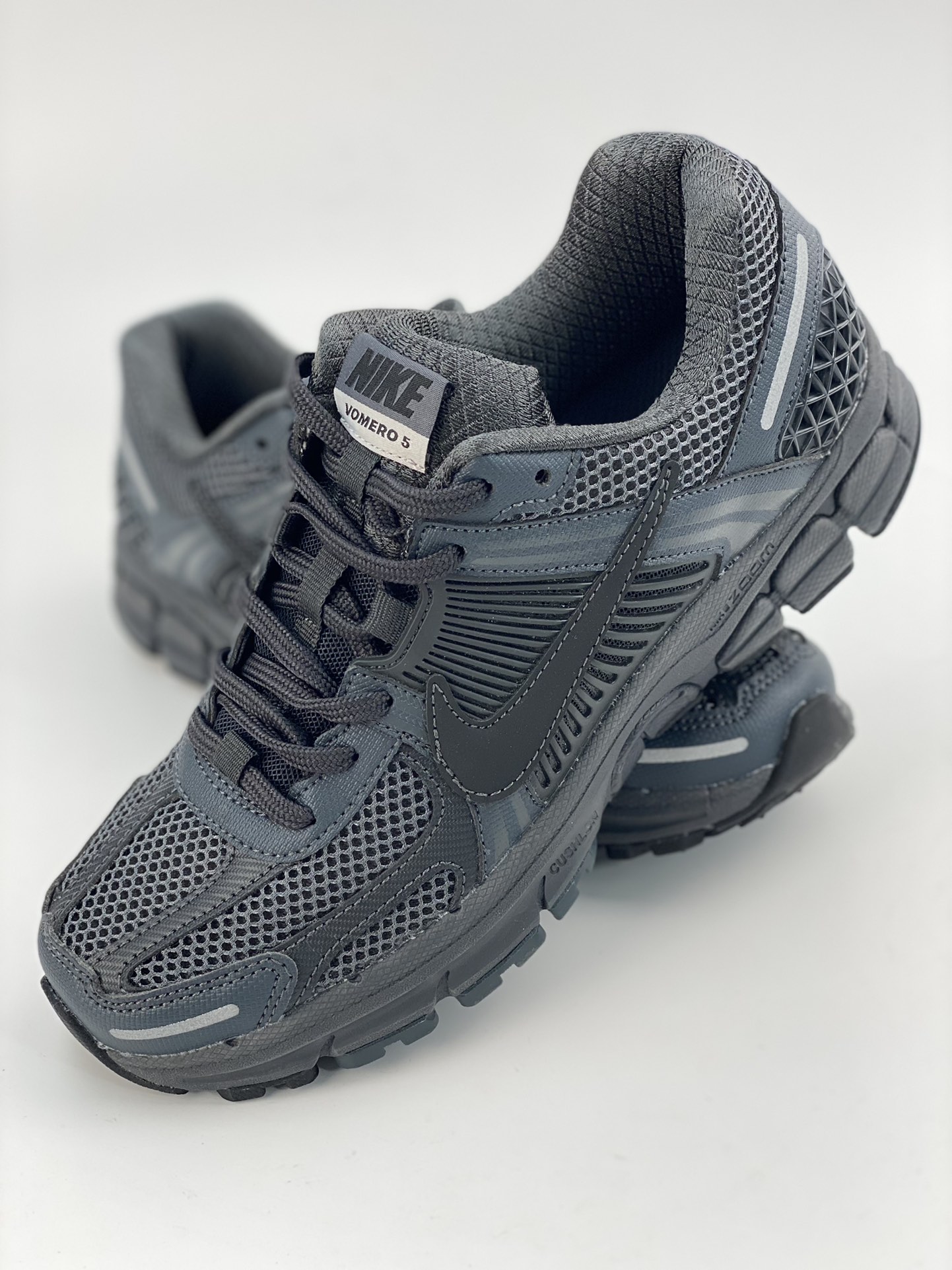 180 NIKE ZOOM Vomero 5 SP 复古风潮网面透气运动鞋  BV1358-002