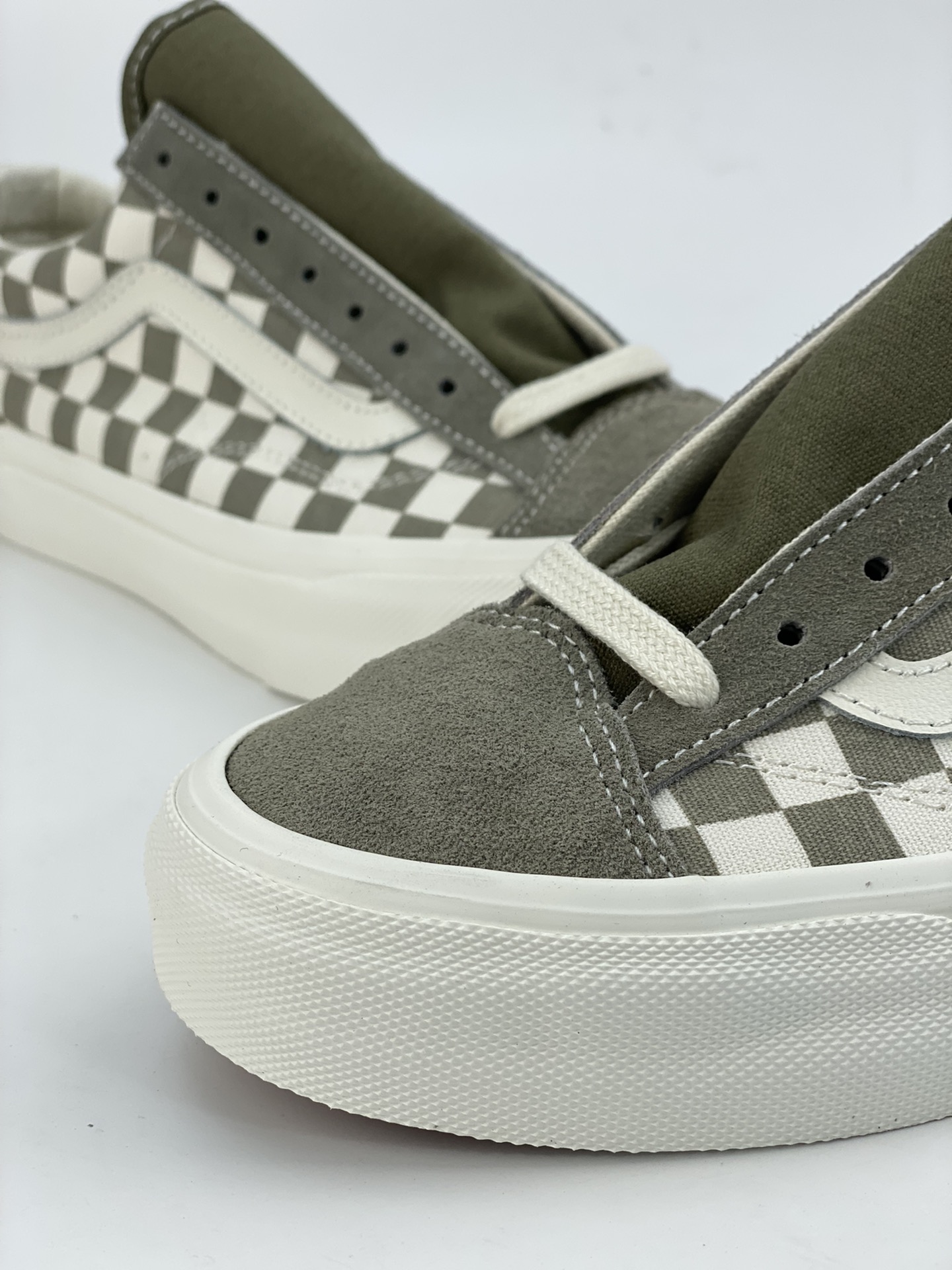 Vans official Style 36 milk tea color checkerboard eye-catching men's shoes, women's shoes, sneakers