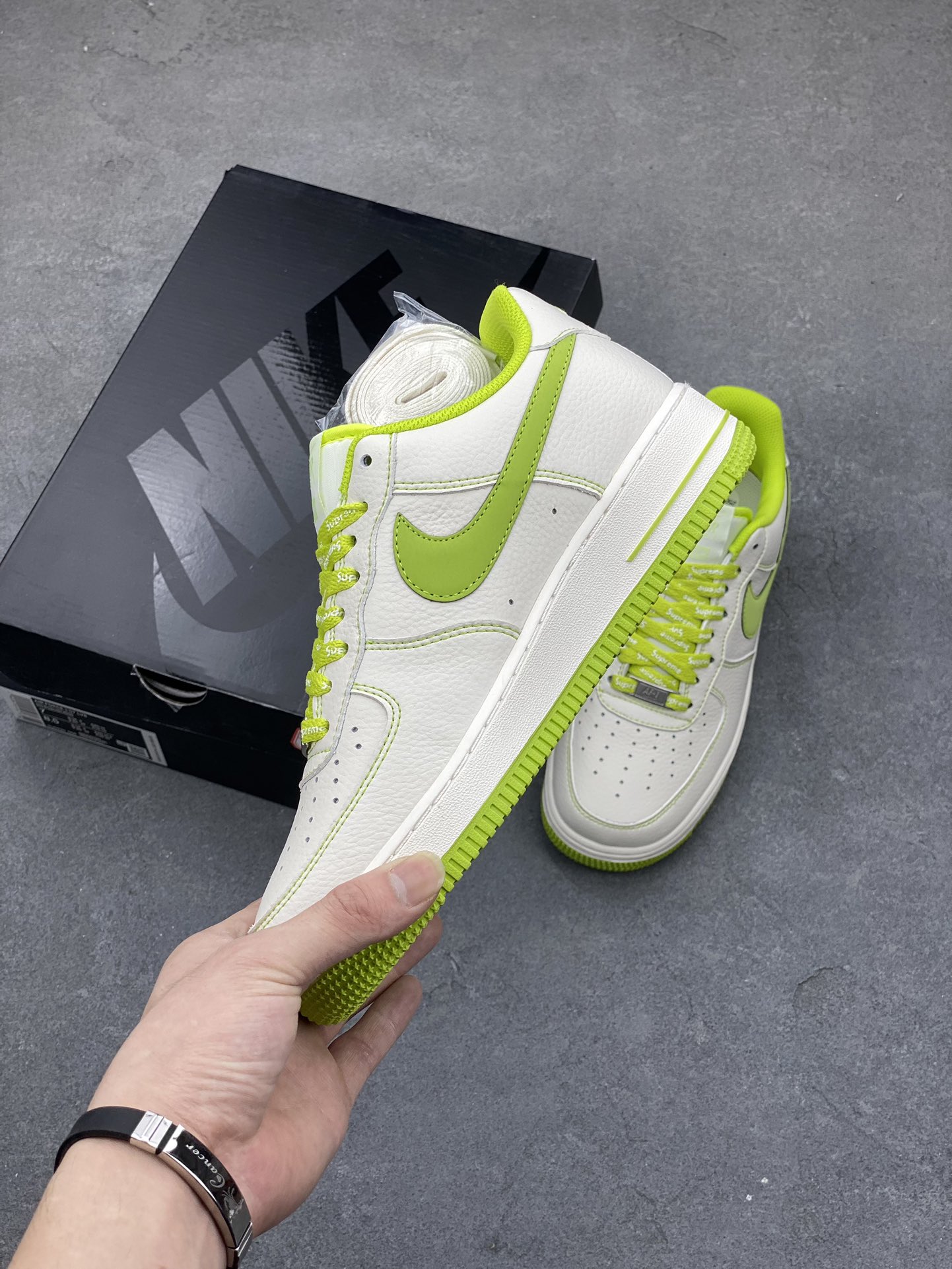 Nike Air Force 1 '07 Low Supreme Apple Green Sneakers - Limited Edition 4 i1684347182 2478 2