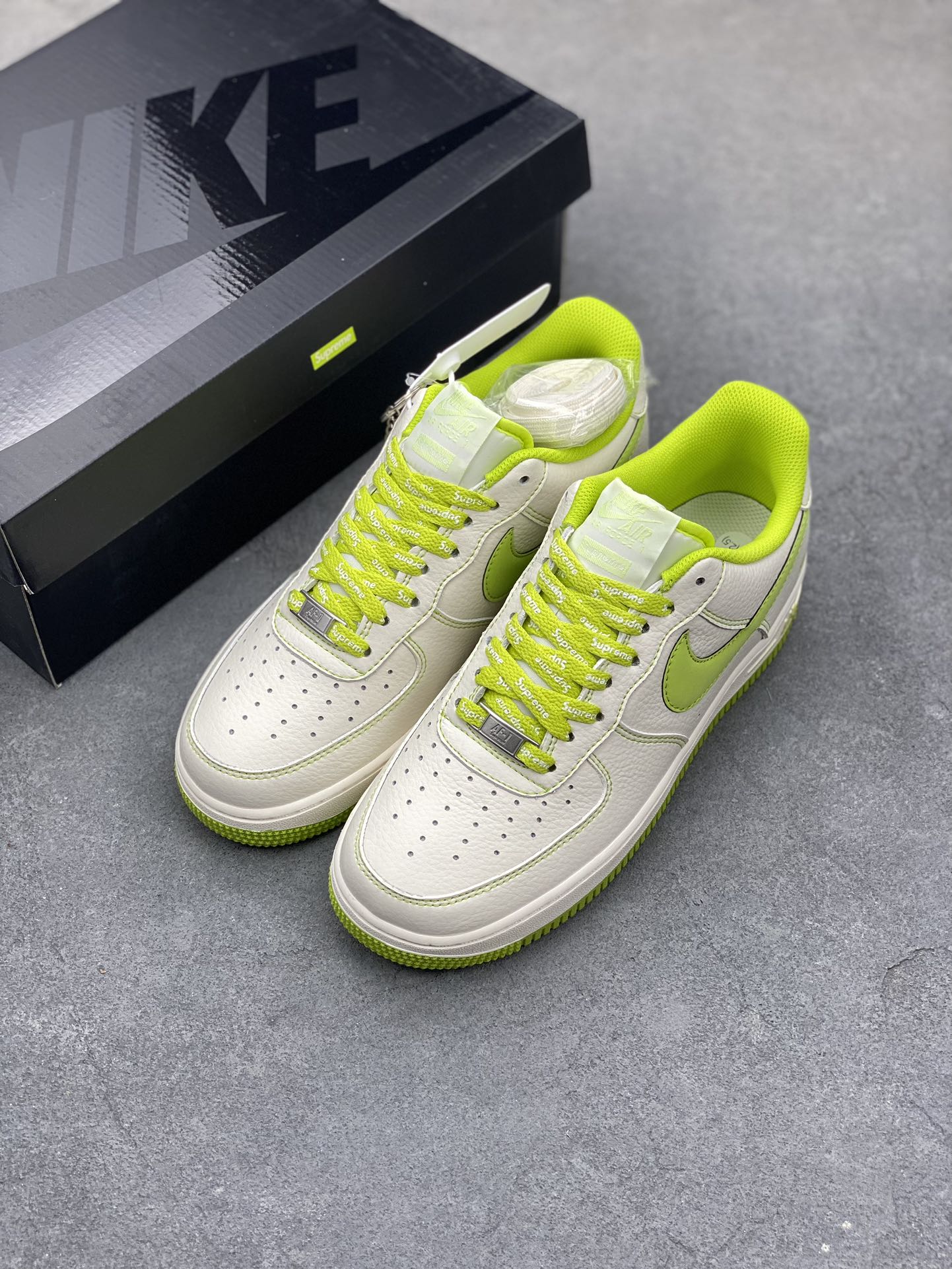 Nike Air Force 1 '07 Low Supreme Apple Green Sneakers - Limited Edition 9 i1684347182 4229 7