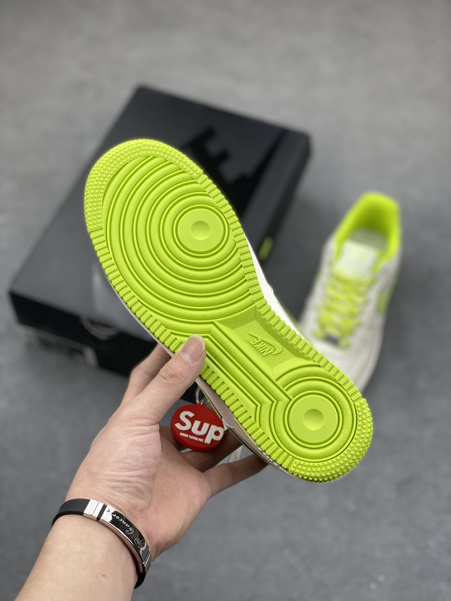 Nike Air Force 1 '07 Low Supreme Apple Green Sneakers - Limited Edition 7 i1684347182 6944 5