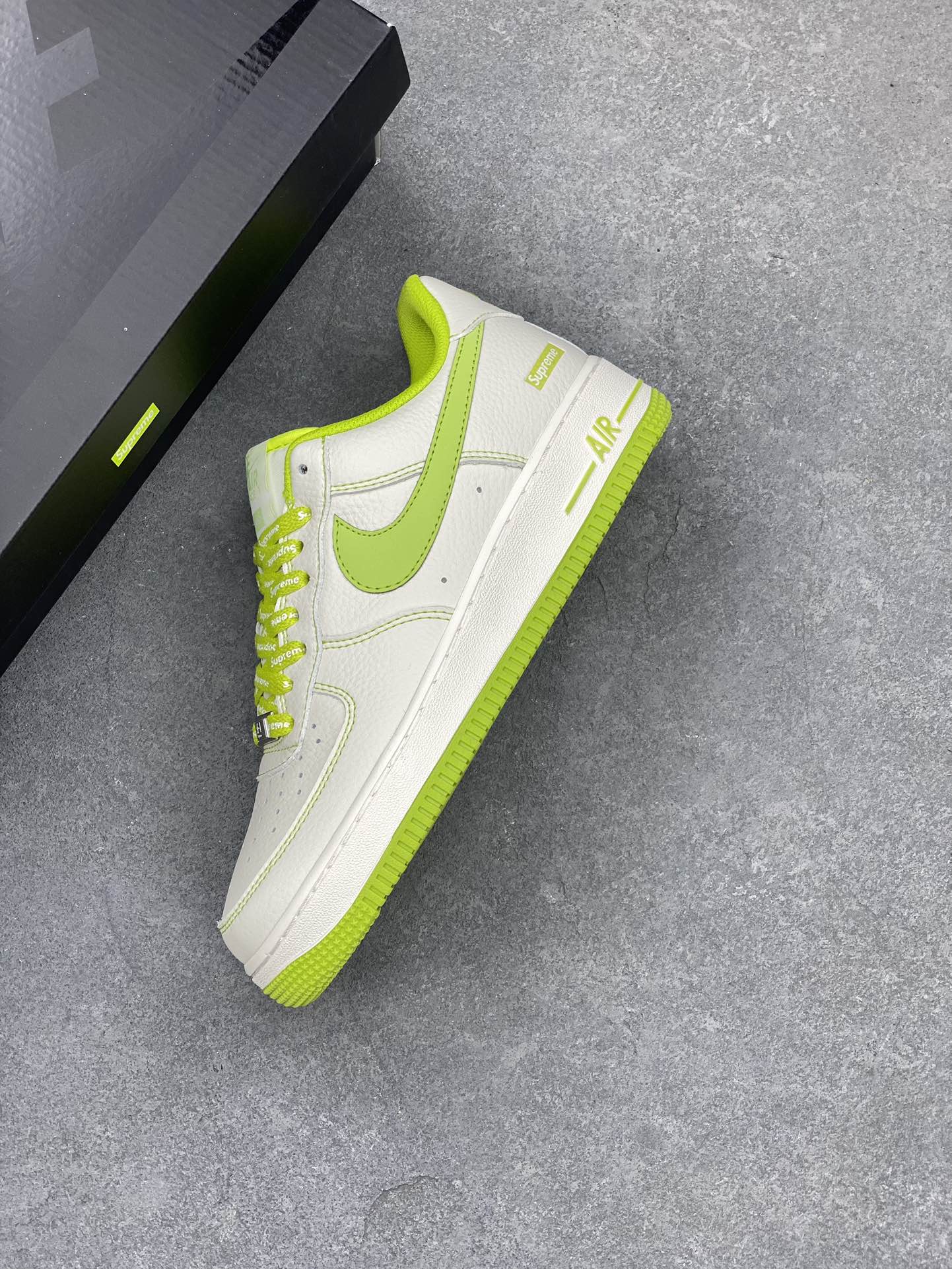 Nike Air Force 1 '07 Low Supreme Apple Green Sneakers - Limited Edition 8 i1684347182 7468 6