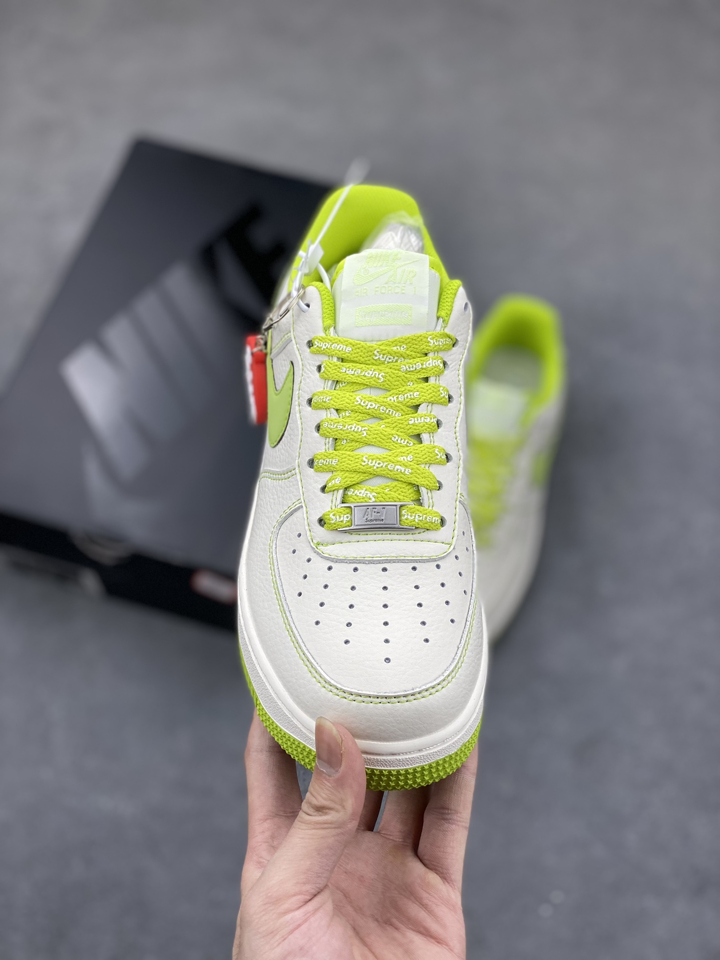 Nike Air Force 1 '07 Low Supreme Apple Green Sneakers - Limited Edition 3 i1684347182 9116 1