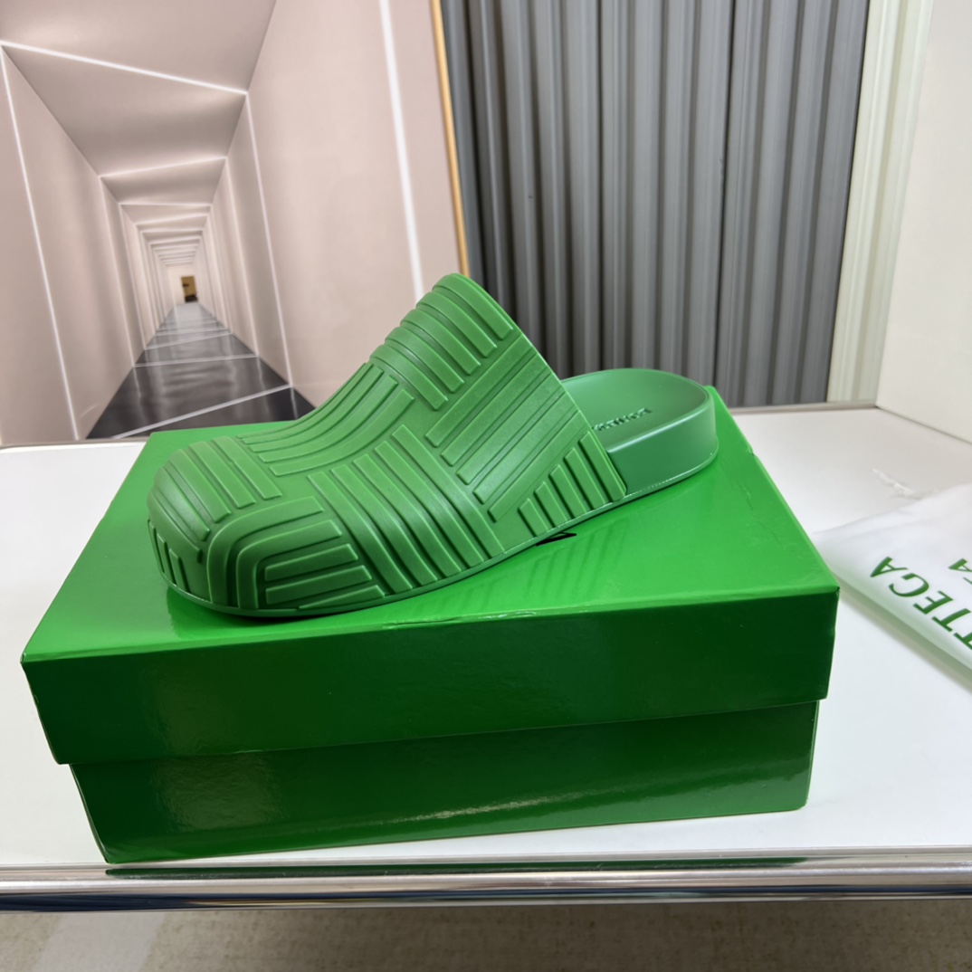 NO:284038,Bot*BV high-end couple slippers, hot-selling original imported materials original outsole!  size35-46 (45 46 non-return), bottega veneta,slippers19860909Bot*BV高端情侣拖鞋 爆款热卖原版进口材料原厂大底！size35-46（45 46 不退换）,,bottega veneta,slippers,Men's shoes