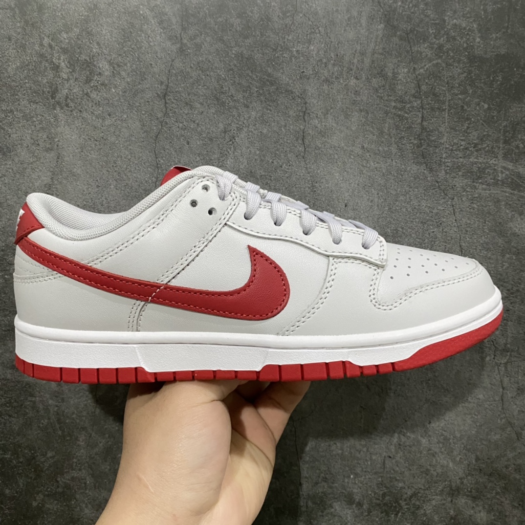 【Top版本】Dunk Low Vast Grey and Varsity Red 灰色与红色搭配，兔八哥配色联系到一起   货号：FJ0832-011 尺码：37.5 38 38.5 39 40 40.5 41 42 42.5 43 44 44.5 45 46 47-莆田鞋批发中心