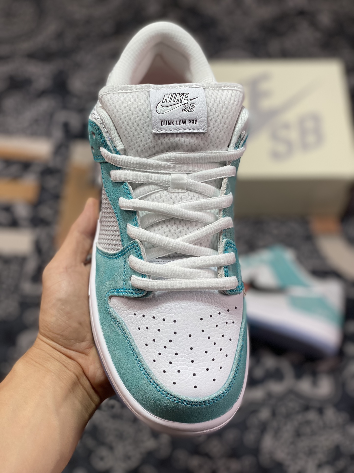 April Skateboards x Nike SB Dunk Low ”April” Dunk Series Low-top Sneakers ”Joint Mint Green Rose Metal Silver Hook” FD2562-400