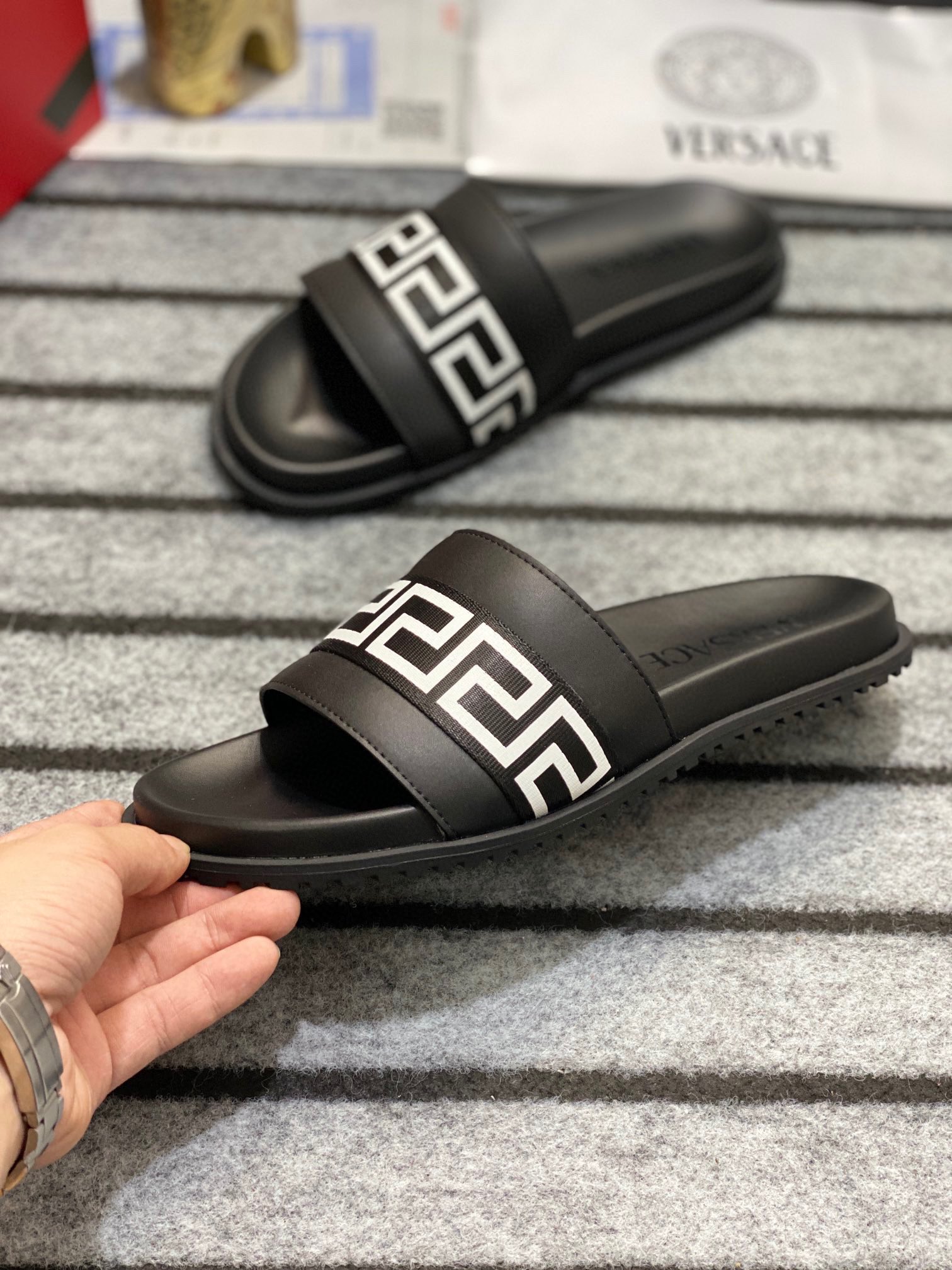 [VERSACE - Versace] P: Tamaño 38-45 top generación de compra de los hombres de primavera y verano za