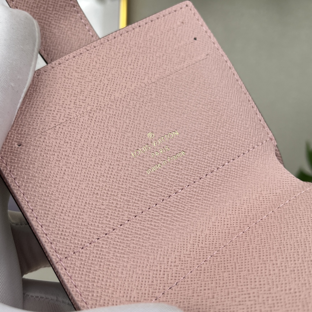 louis vuitton】顶级原单 独家背景M61731 粉色 尺寸: 12.0 x 10.0 cm 多功能卡包 6
